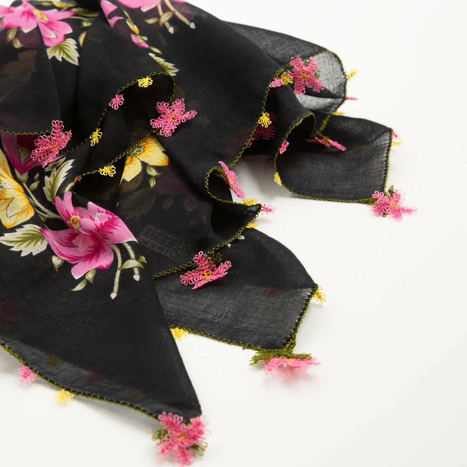 SİYAH PEMBE ÇİÇEK İĞNE OYALI YEMENİ