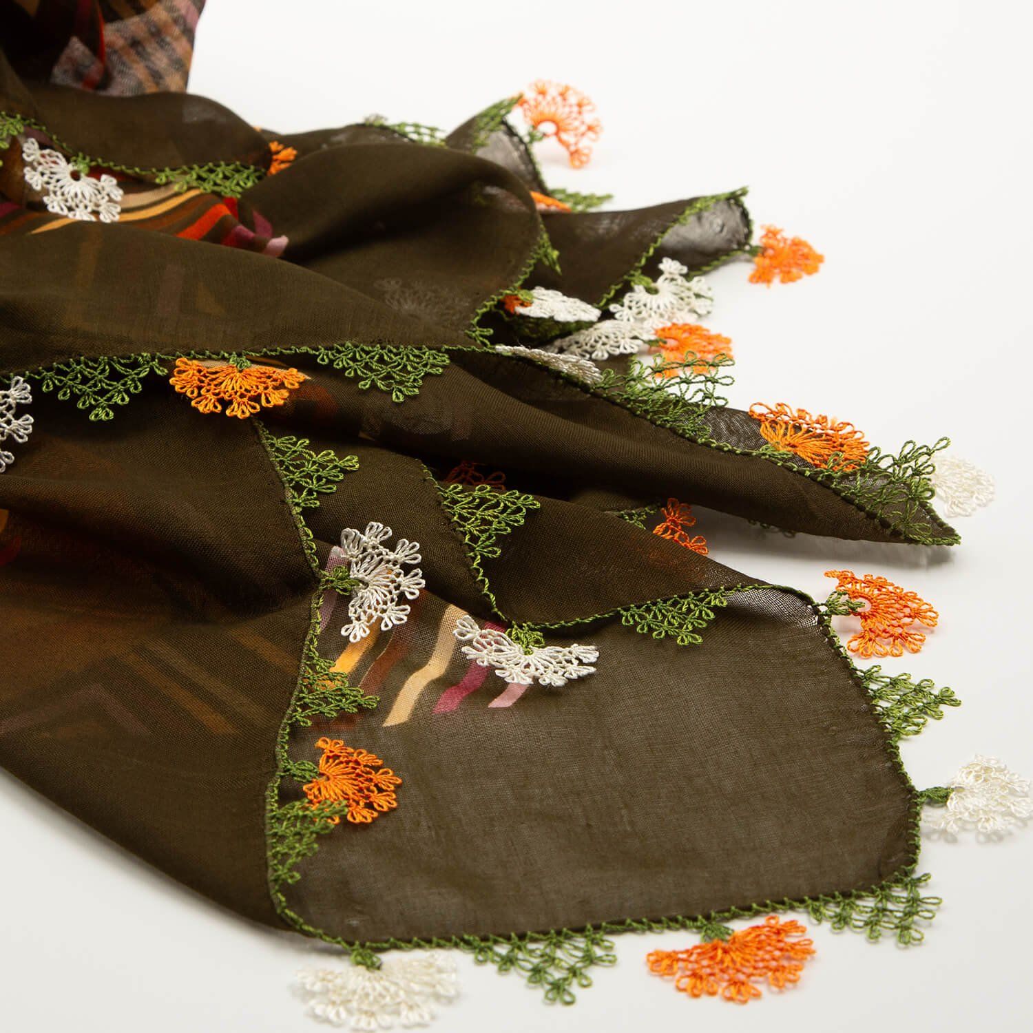 YEŞİL TURUNCU BEYAZ İĞNE OYALI YEMENİ