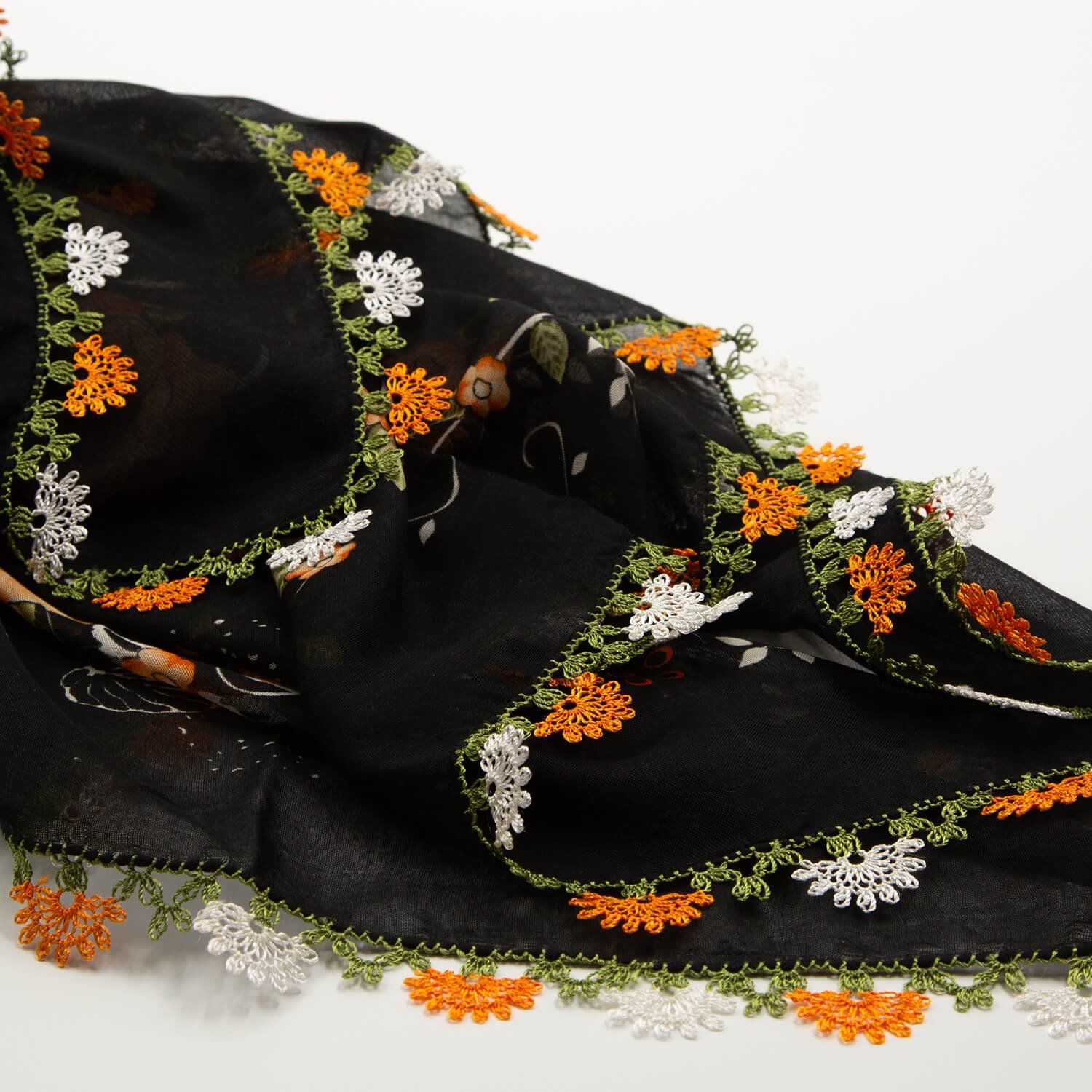 SİYAH TURUNCU BEYAZ İĞNE OYALI YEMENİ