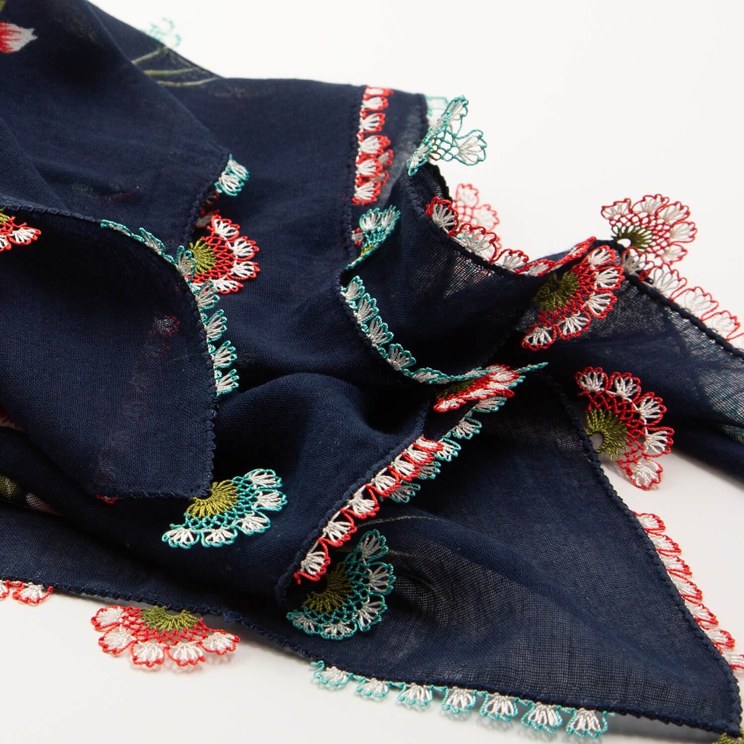 LACİVERT YELPAZE İĞNE OYALI YEMENİ